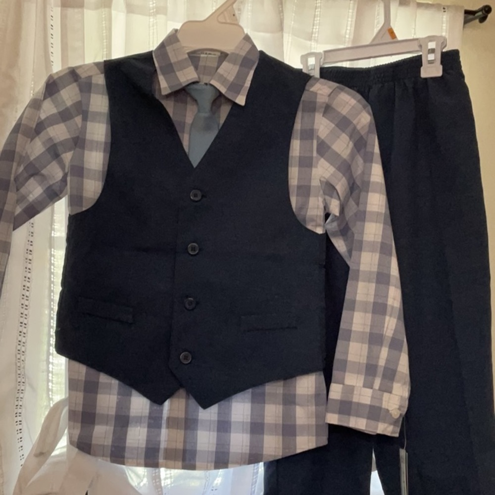 4 piece Van Heisenberg boys spring suit